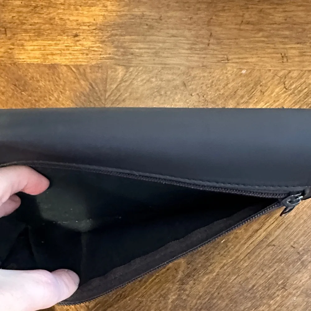 Ami Black Women’s Trifold Wallet - Picture 3 of 11